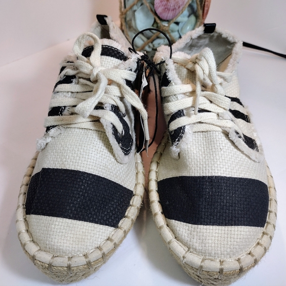 DV by Dolce Vita "Roxie" Platform Canvas Sneakers Striped New w/Tags - Picture 8 of 14